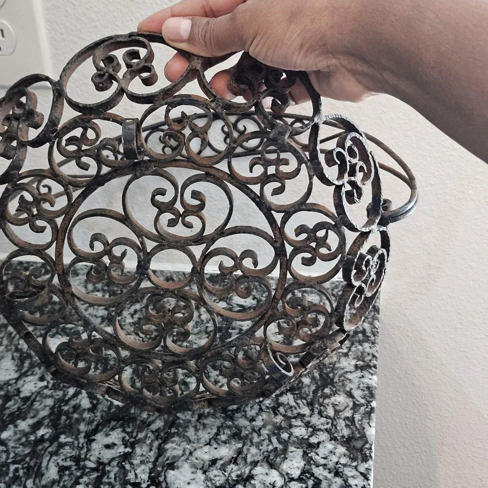 Vintage wrought iron brown fruit bowl basket decorative scrolled design w/handle